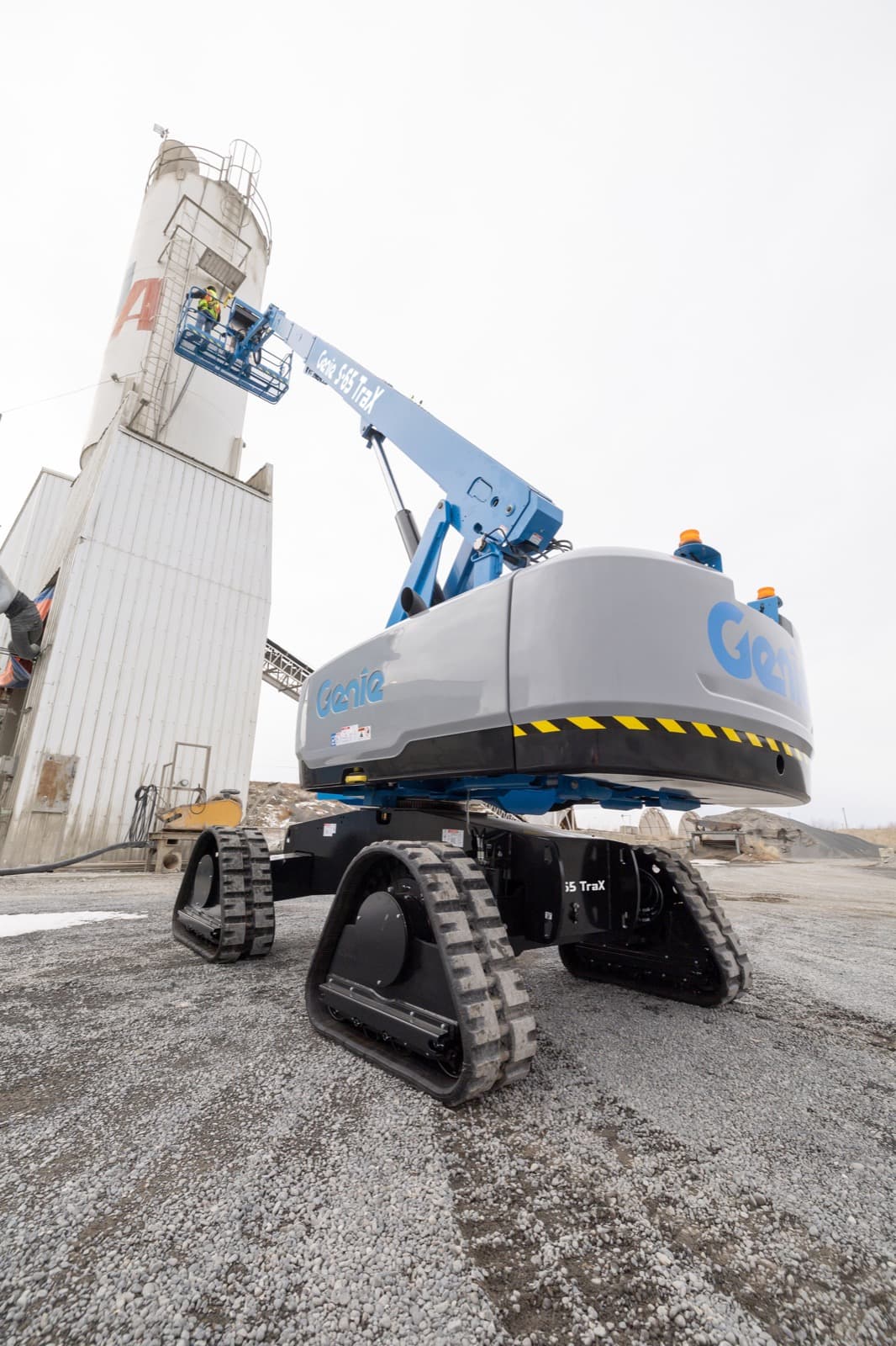 Genie S-65 TraX